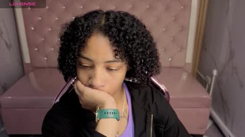 Snapshot of violeth_b chatting on December 17, 12:33 pm violeth_b online show from December 17, 12:33 pm