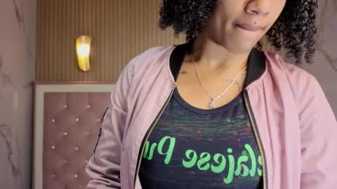 Snapshot of violeth_b chatting on December 18, 12:44 pm violeth_b online show from December 18, 12:44 pm