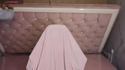 Snapshot of violeth_b chatting on December 20, 1:07 pm violeth_b online show from December 20, 1:07 pm