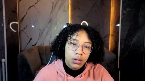 Snapshot of violeth_b chatting on December 22, 12:35 pm violeth_b online show from December 22, 12:35 pm