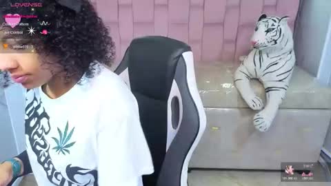 violeth_b online show from March 4, 12:55 pm