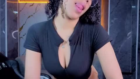Snapshot of violeth_b chatting on April 22, 1:12 pm violeth_b online show from April 22, 1:12 pm