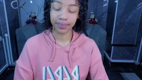 Snapshot of violeth_b chatting on May 19, 12:44 pm violeth_b online show from May 19, 12:44 pm