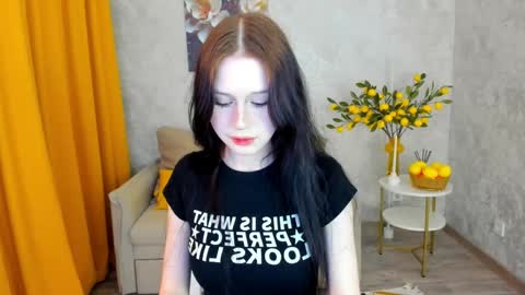 Snapshot of violetharmee chatting on April 7, 11:54 am violetharmee online show from April 7, 11:54 am