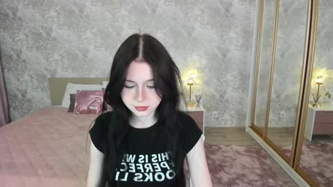 Snapshot of violetharmee chatting on April 29, 11:36 am violetharmee online show from April 29, 11:36 am