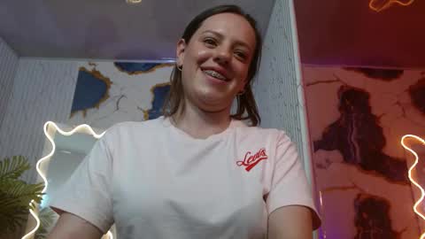 Snapshot of violethh_tay chatting on February 26, 9:14 pm violethh_tay online show from February 26, 9:14 pm