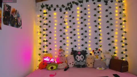 Snapshot of violethmoon chatting on May 28, 1:41 pm online show from May 28, 1:41 pm
