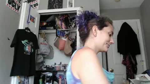 Violet Hooper online show from September 18, 3:14 pm