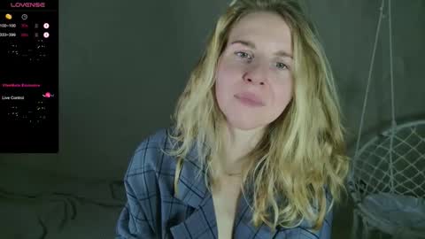 Snapshot of violetplath chatting on October 17, 9:28 pm Violet  next stream December 6 online show from October 17, 9:28 pm