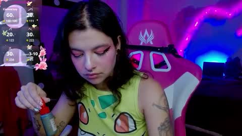 Snapshot of violetqs chatting on October 28, 7:05 pm online show from October 28, 7:05 pm