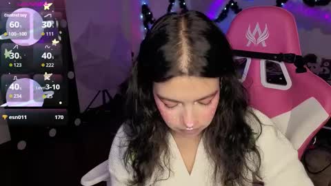 Snapshot of violetqs chatting on December 22, 7:11 pm online show from December 22, 7:11 pm