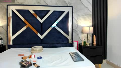 Violet Rose online show from October 23, 7:45 pm