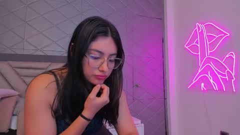 Violet Rousse online show from April 20, 7:04 pm