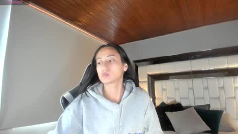 violetskinny online show from September 12, 7:03 pm