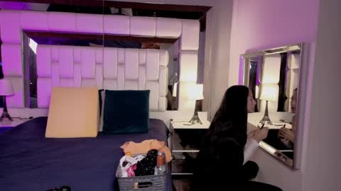 Snapshot of violetskinny chatting on May 18, 7:31 pm violetskinny online show from May 18, 7:31 pm