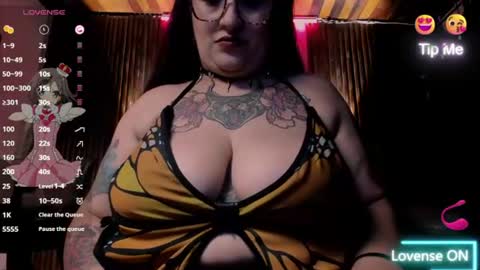 Snapshot of violett_8 chatting on June 22, 11:02 pm violett_8 online show from June 22, 11:02 pm