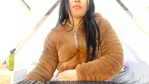 Snapshot of violett_bliss chatting on June 29, 10:15 am violett_bliss online show from June 29, 10:15 am