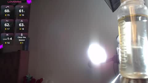 Snapshot of violett_brown9 chatting on May 31, 6:53 am violett_brown9 online show from May 31, 6:53 am