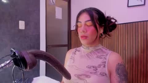 Violett online show from February 12, 5:24 am