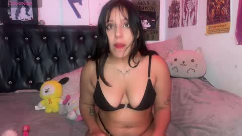 Snapshot of violett_dante chatting on July 10, 8:29 am violett_dante online show from July 10, 8:29 am