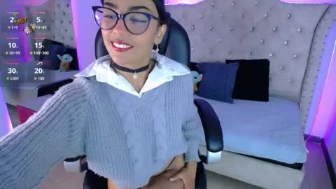 Snapshot of violett_garden chatting on May 20, 11:16 am Violet online show from May 20, 11:16 am