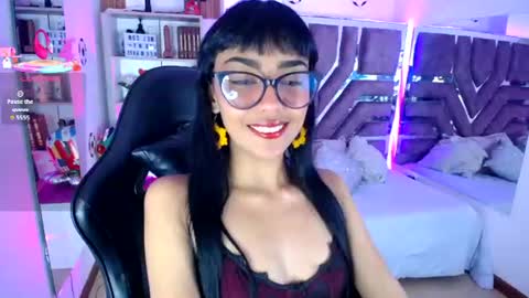Snapshot of violett_garden chatting on July 7, 11:36 am Violet online show from July 7, 11:36 am