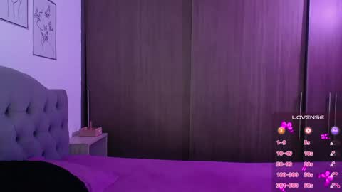 violett  Independent model online show from March 9, 4:27 am