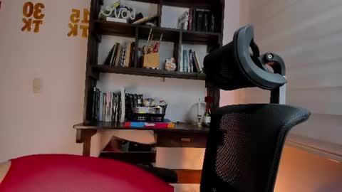 Snapshot of violett_red chatting on June 18, 4:02 am Violeta online show from June 18, 4:02 am