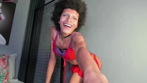 V I O L E T T E  online show from April 17, 4:43 pm