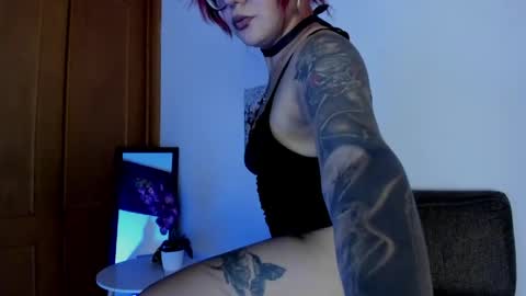 Snapshot of violett_sykes chatting on April 11, 6:18 am violett_sykes online show from April 11, 6:18 am