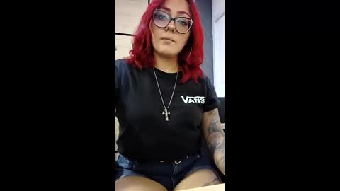 Snapshot of violett_sykes chatting on May 3, 8:48 pm violett_sykes online show from May 3, 8:48 pm