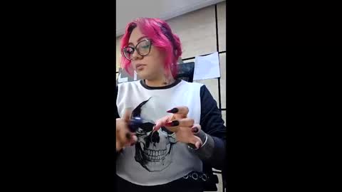Snapshot of violett_sykes chatting on June 9, 1:23 pm violett_sykes online show from June 9, 1:23 pm