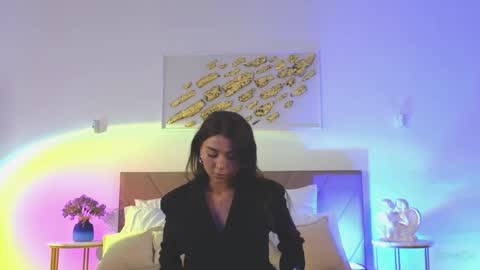 Snapshot of violetta_finch chatting on May 18, 10:21 am violetta_finch online show from May 18, 10:21 am