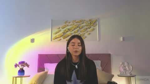 Snapshot of violetta_finch chatting on June 5, 10:32 am violetta_finch online show from June 5, 10:32 am