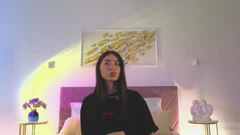Snapshot of violetta_finch chatting on June 11, 10:57 am violetta_finch online show from June 11, 10:57 am