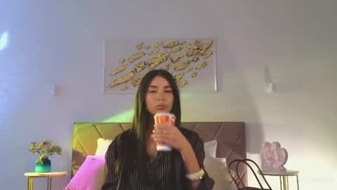 Snapshot of violetta_finch chatting on July 25, 11:19 am violetta_finch online show from July 25, 11:19 am