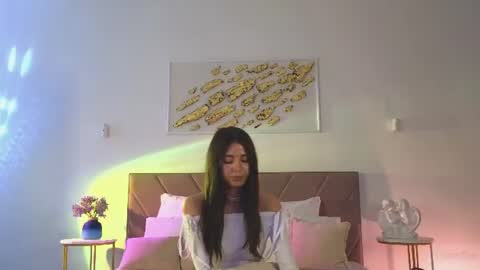 Snapshot of violetta_finch chatting on July 28, 2:13 pm violetta_finch online show from July 28, 2:13 pm