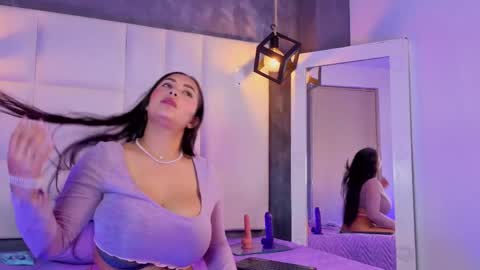 Snapshot of violetta_rose_ chatting on April 29, 11:44 pm violetta online show from April 29, 11:44 pm