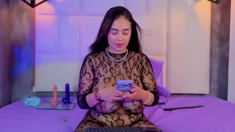 Snapshot of violetta_rose_ chatting on May 5, 11:57 pm violetta online show from May 5, 11:57 pm