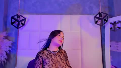 Snapshot of violetta_rose_ chatting on June 4, 11:00 pm violetta online show from June 4, 11:00 pm