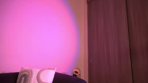 Snapshot of violetta_swift_ chatting on April 24, 3:09 am violetta independent model online show from April 24, 3:09 am