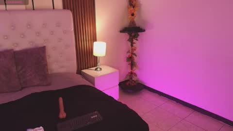 violettaalemida online show from January 9, 1:25 pm