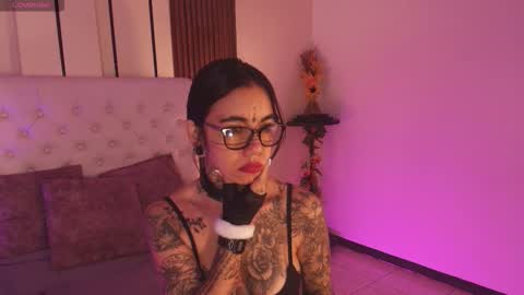 violettaalemida online show from January 14, 1:17 pm