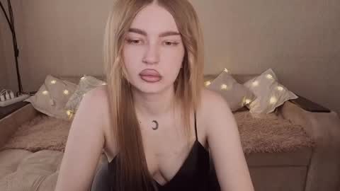 Snapshot of violettaotis chatting on April 28, 2:00 pm ViolettaOtis online show from April 28, 2:00 pm