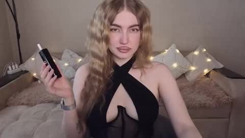 Snapshot of violettaotis chatting on May 2, 1:38 pm ViolettaOtis online show from May 2, 1:38 pm