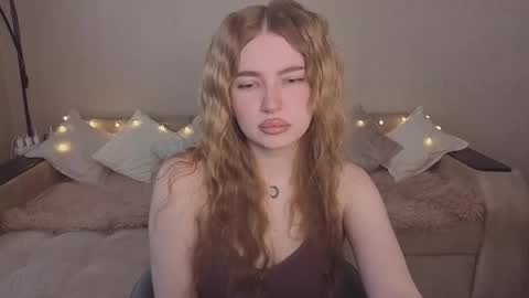 Snapshot of violettaotis chatting on May 18, 3:29 pm ViolettaOtis online show from May 18, 3:29 pm