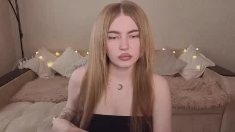 Snapshot of violettaotis chatting on May 27, 12:46 pm ViolettaOtis online show from May 27, 12:46 pm