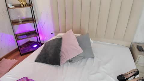 violettarousee online show from April 7, 10:31 pm