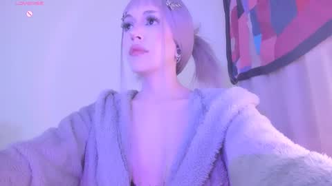 Violett online show from February 8, 5:40 am