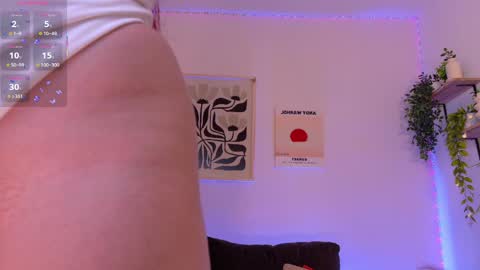 Snapshot of violettcastel chatting on April 29, 11:22 pm Violett Castel online show from April 29, 11:22 pm